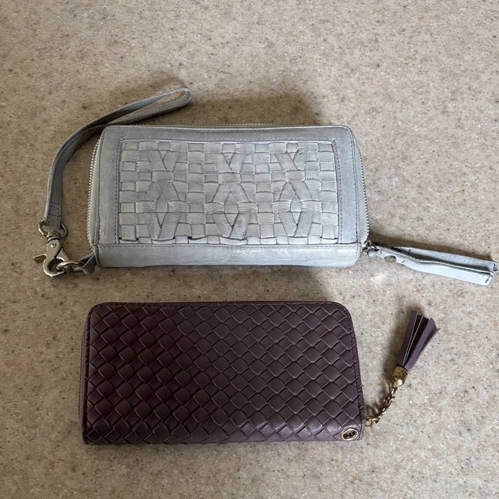 Wristlet/wallet bundle.
